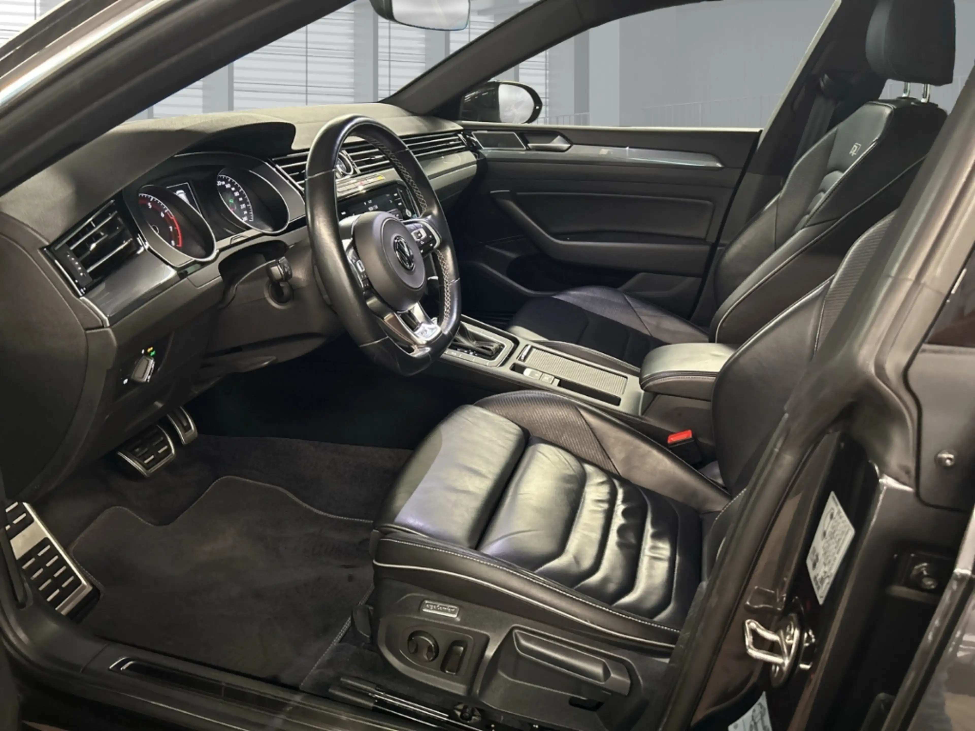 Volkswagen Arteon R-Line 2.0 TSI DSG R-Line AHK-klappbar Leder LED e — photo 10