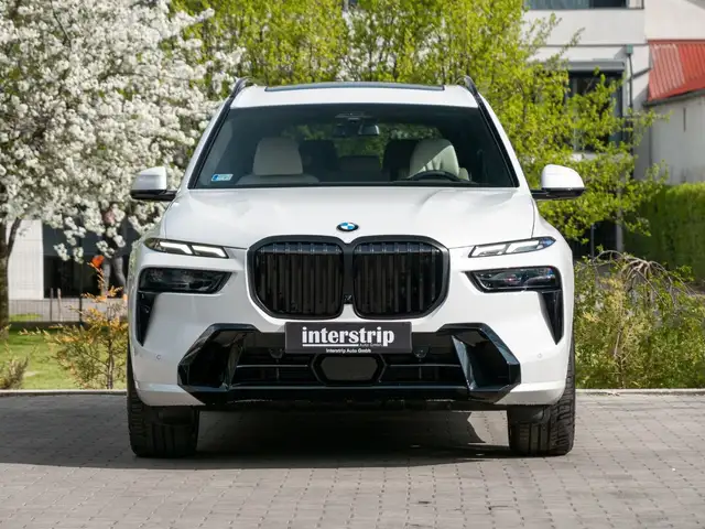 BMW X7 view 2
