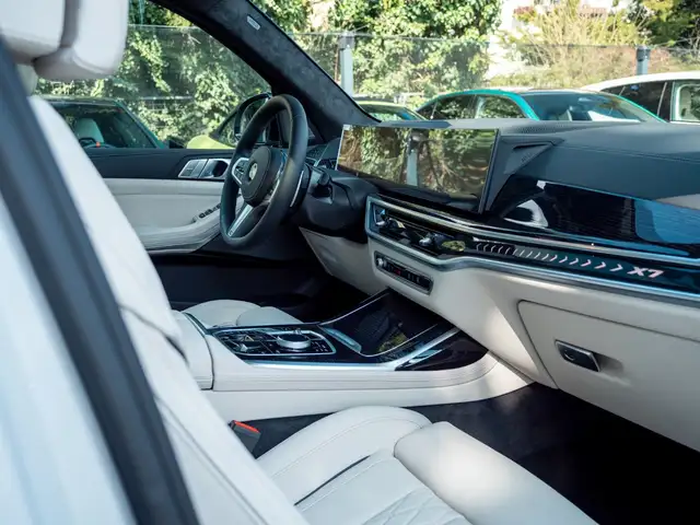 BMW X7 view 15