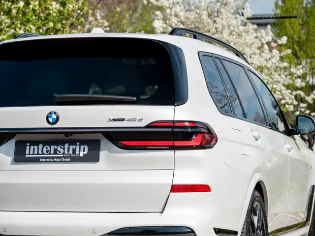 BMW X7 view 7