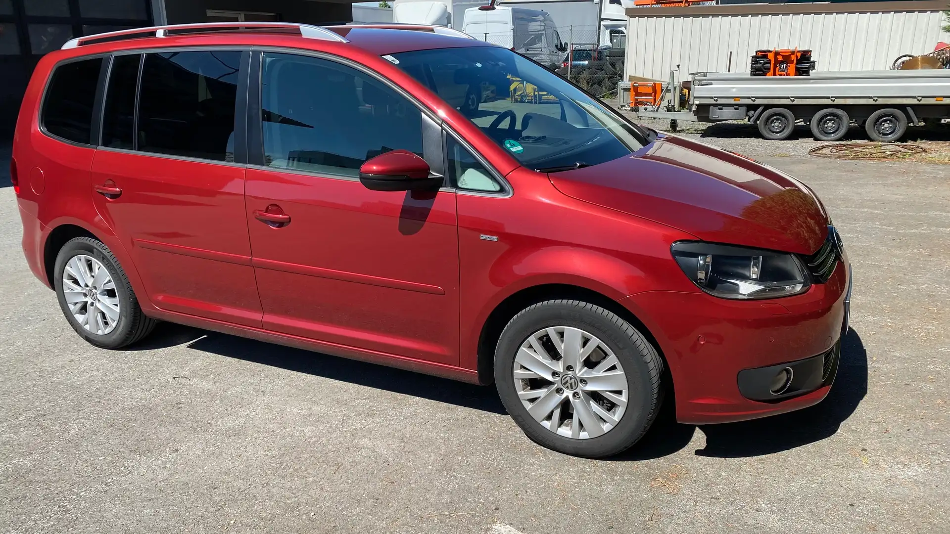 Volkswagen Touran 1.4 TSI DSG Life Rot - 2