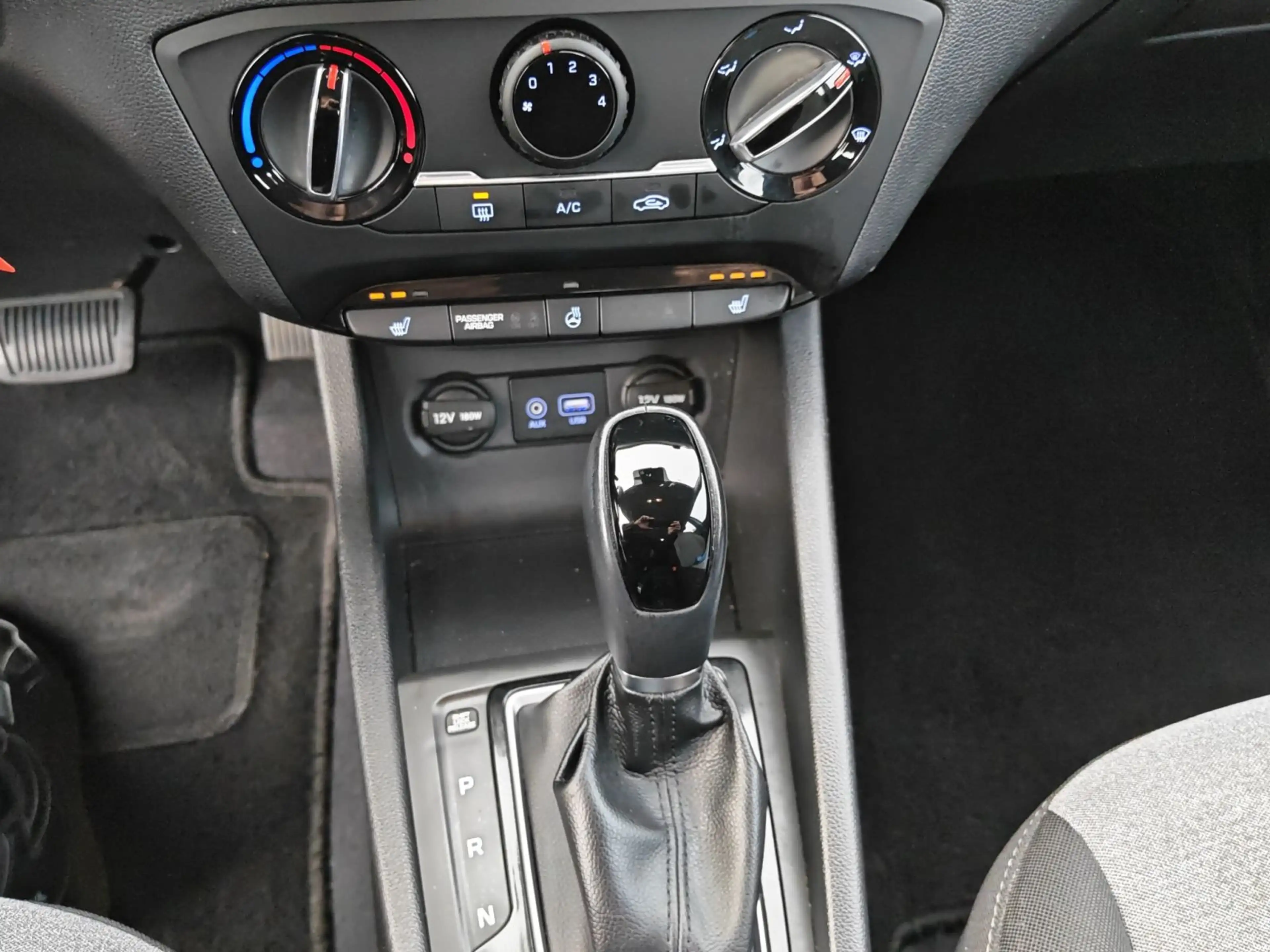 Hyundai i20 1.4l Trend Automatik Einparkhilfe Sitzheizun — photo 14