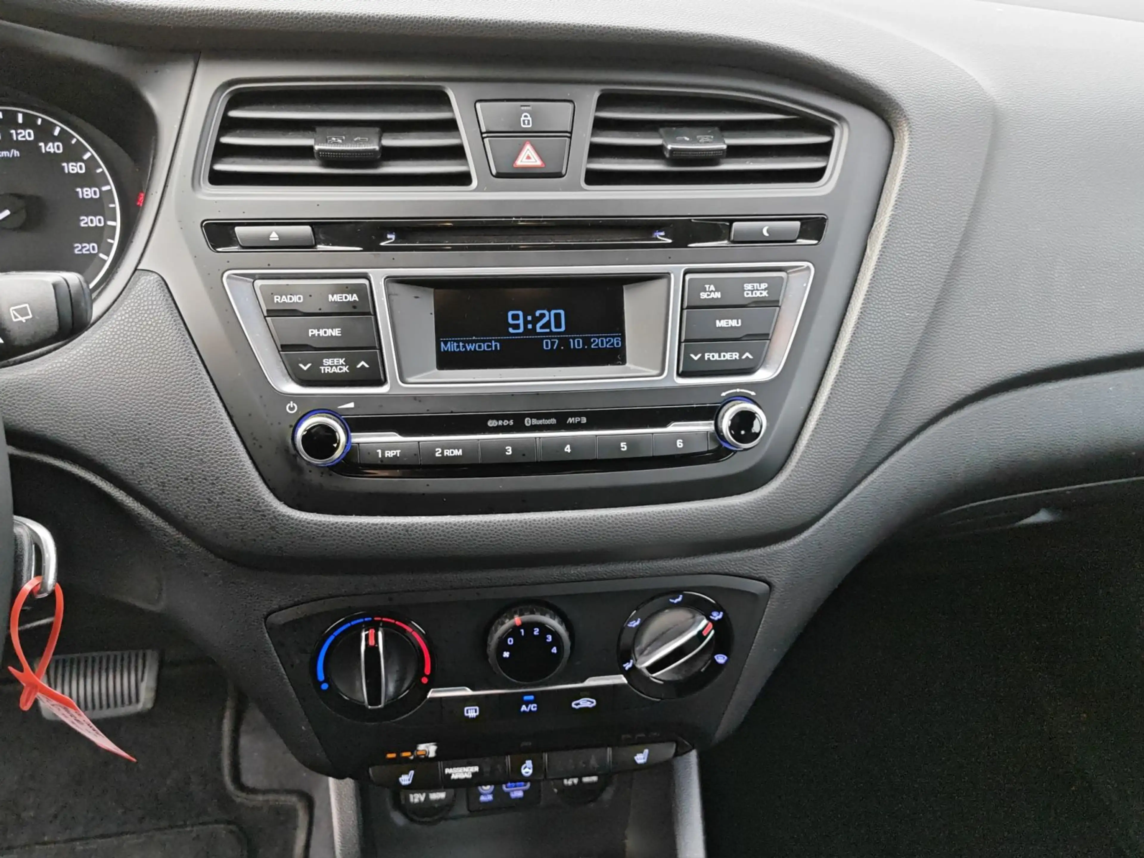 Hyundai i20 1.4l Trend Automatik Einparkhilfe Sitzheizun — photo 12