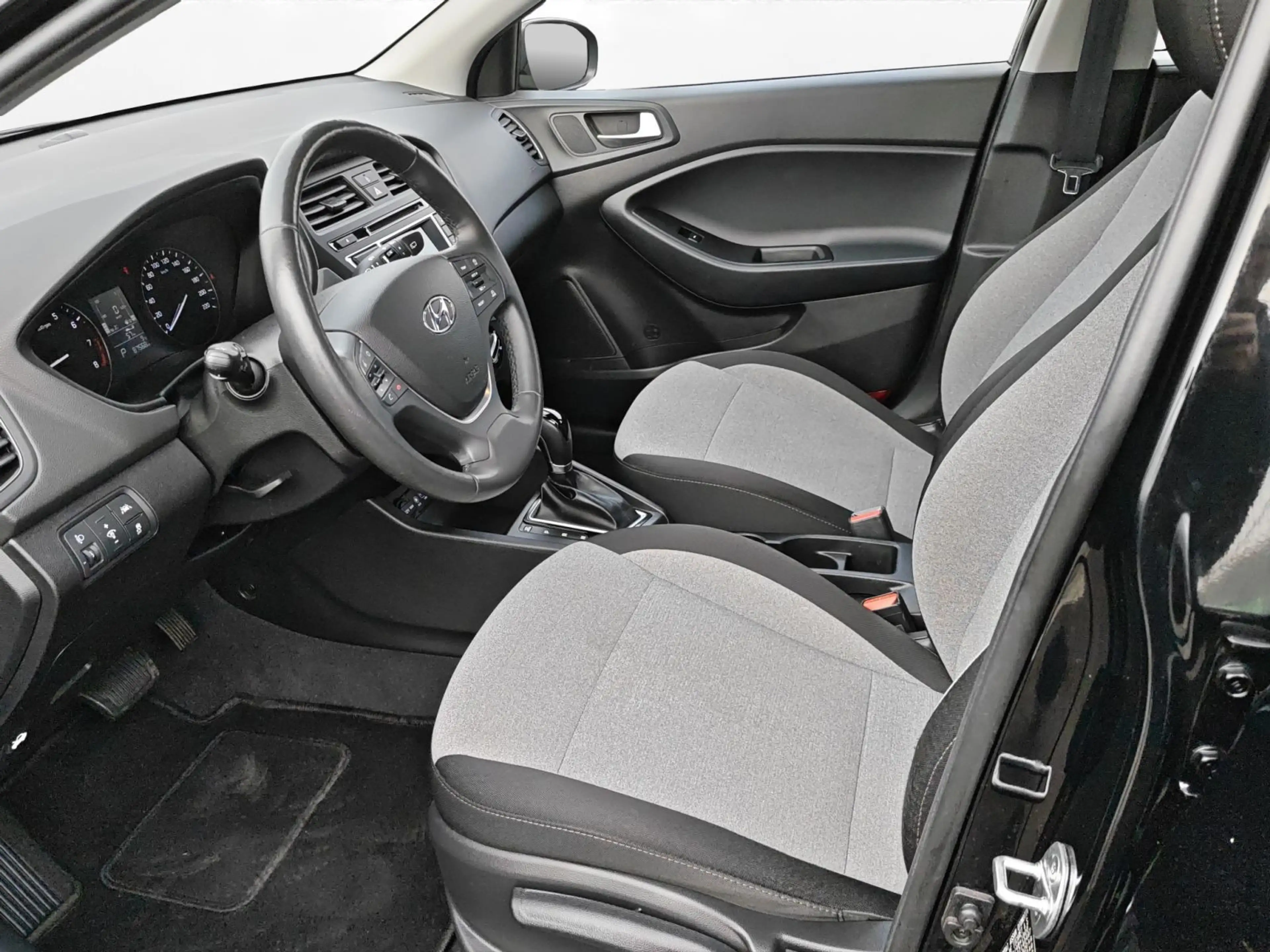 Hyundai i20 1.4l Trend Automatik Einparkhilfe Sitzheizun — photo 9