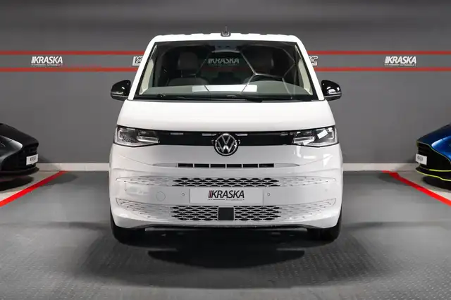 Volkswagen Multivan view 3