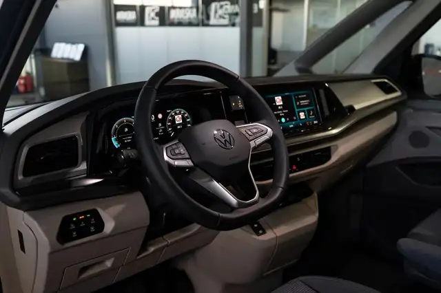 Volkswagen Multivan view 14