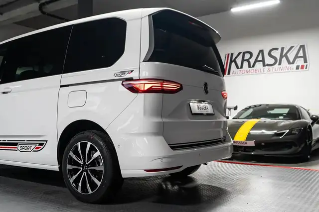 Volkswagen Multivan view 13