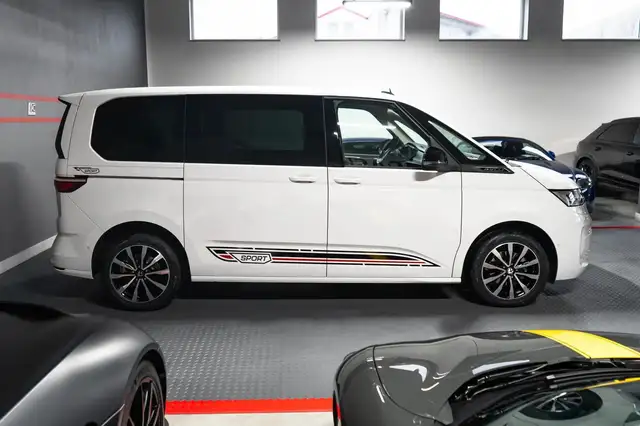 Volkswagen Multivan view 8
