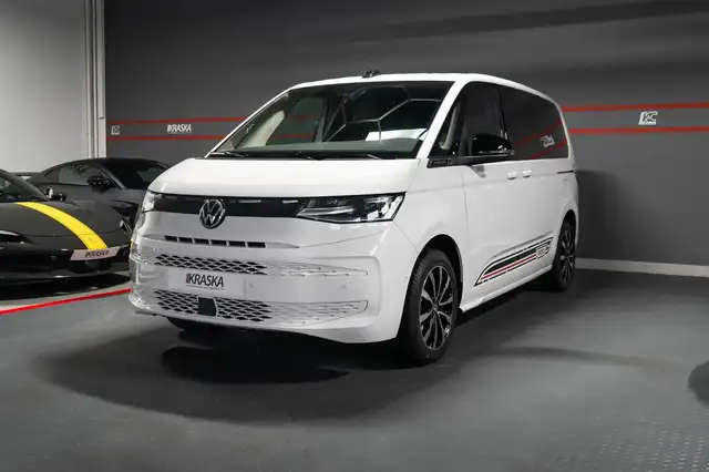Volkswagen Multivan view 4