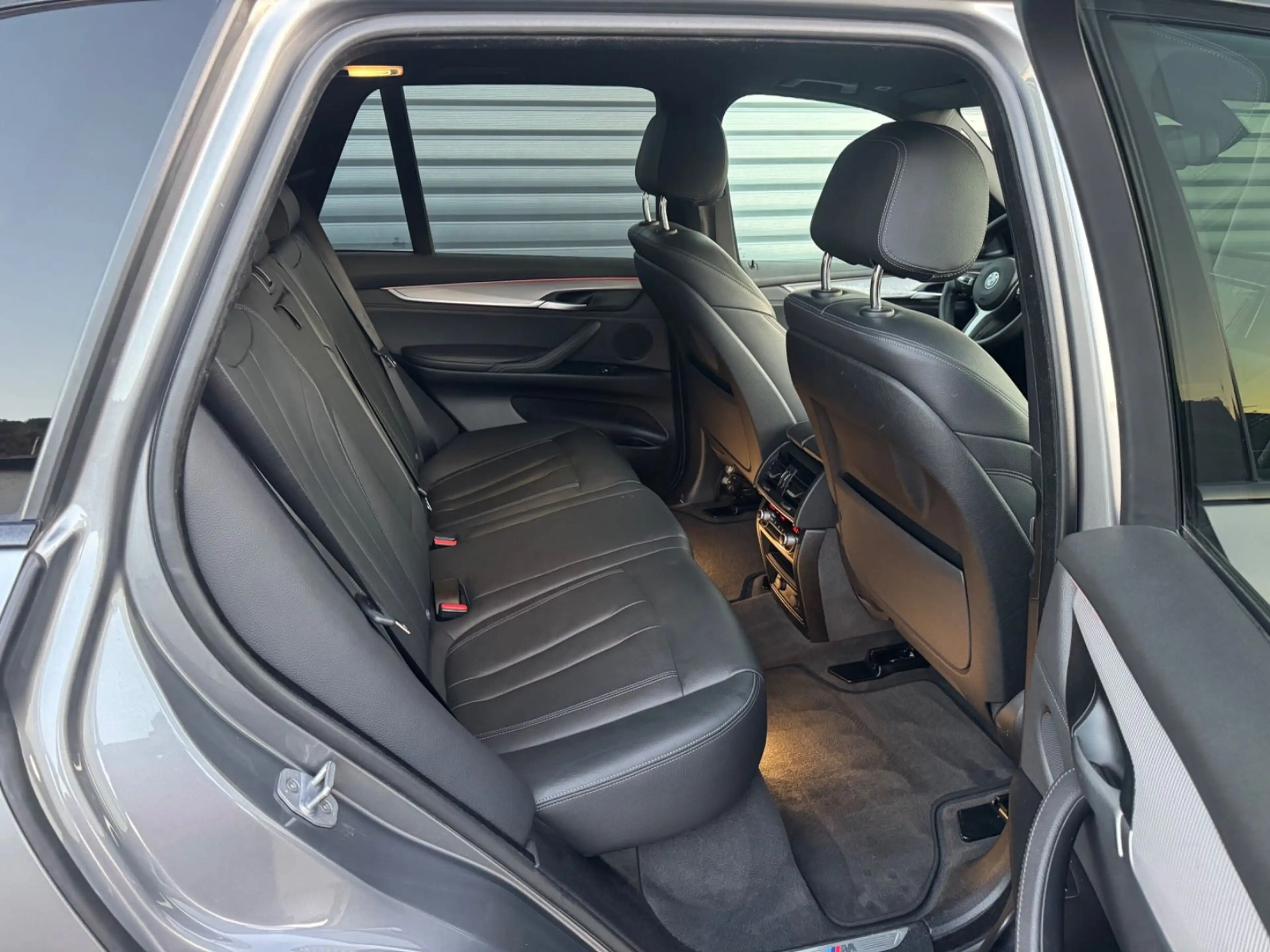 BMW X5 M50 d — photo 12
