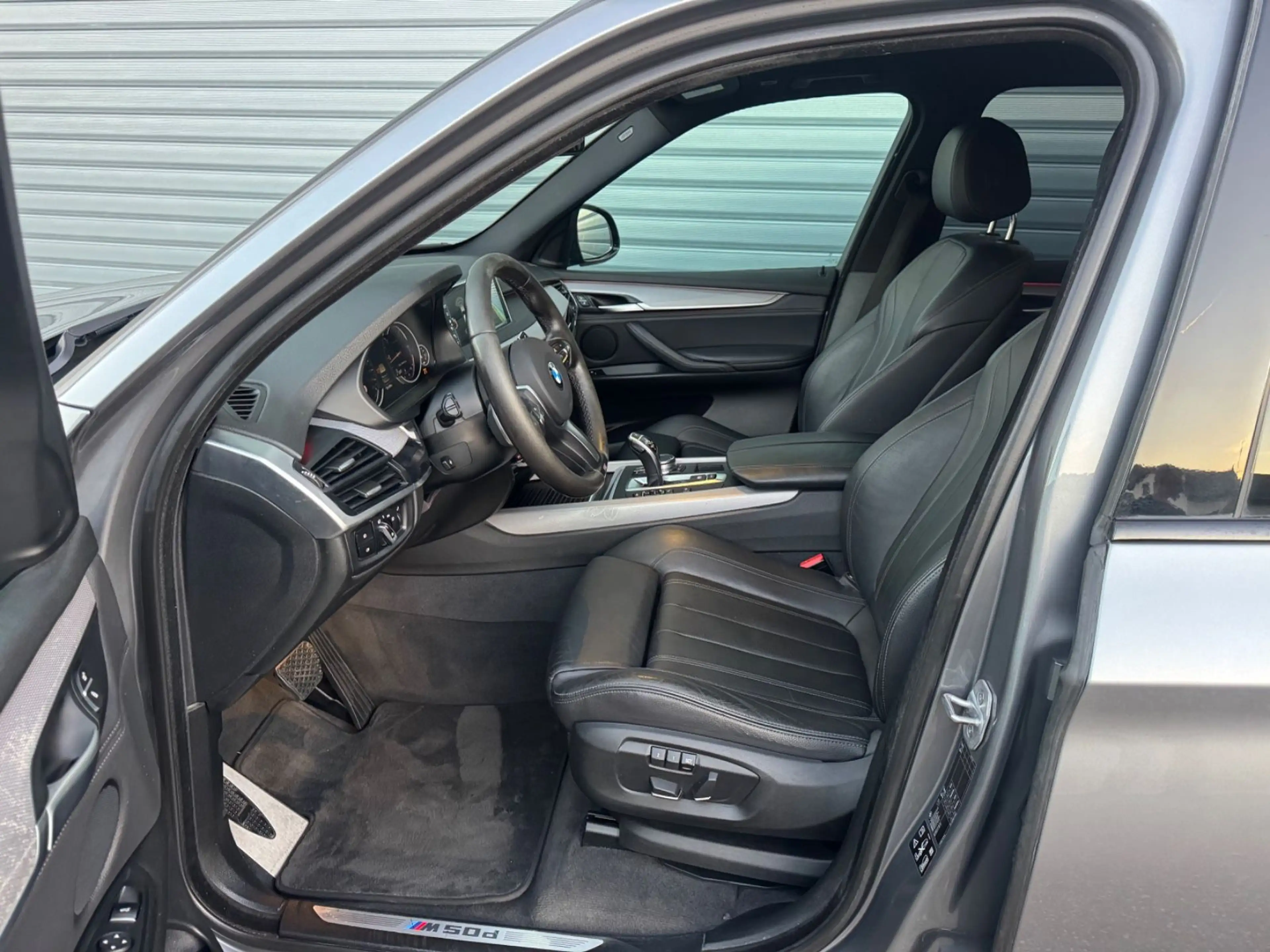 BMW X5 M50 d — photo 9
