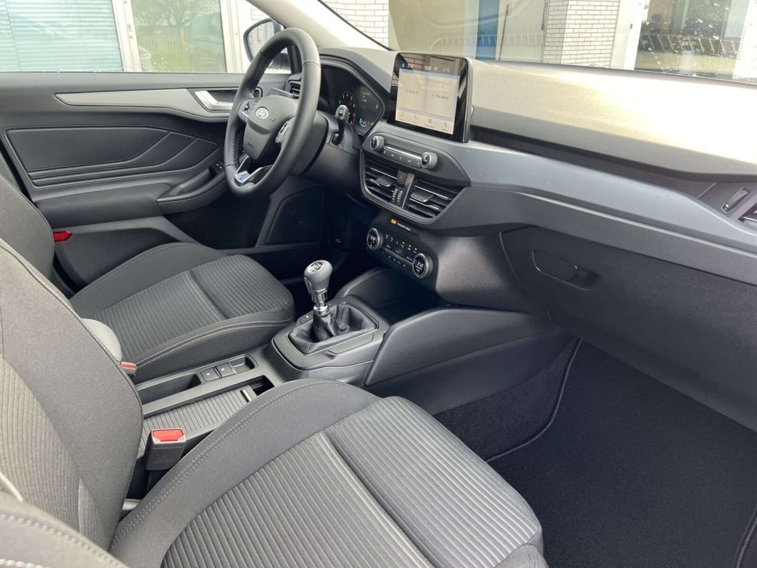 Fahrzeugabbildung Ford Focus 1.0 TITANIUM STYLE  *RFK*WINTER-P.* - mit KI generiert/bearbeitet