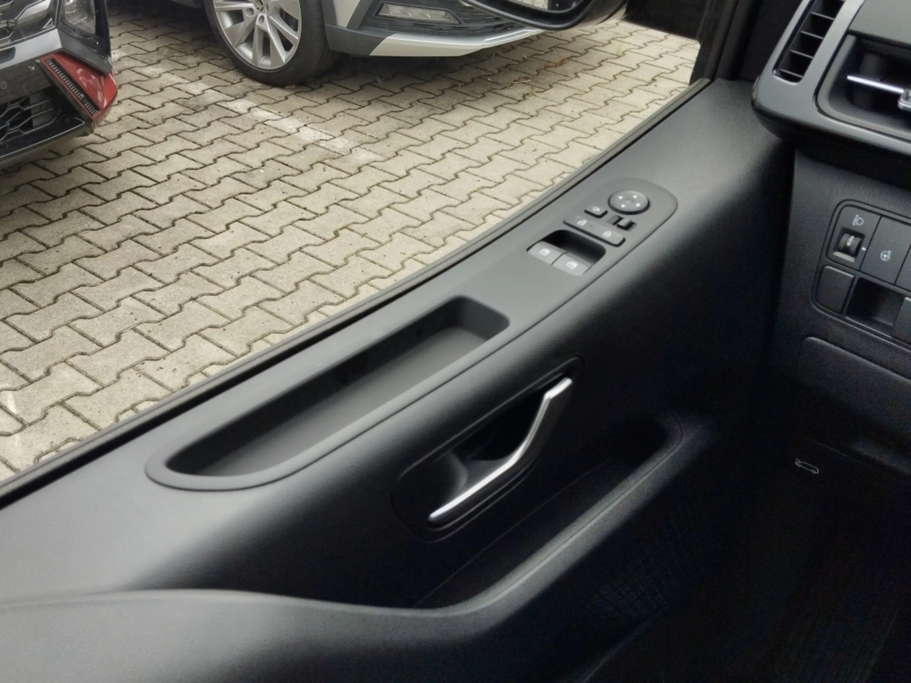 Hyundai STARIA 1.6 T-GDi HEV Prime AT 360°*ACC*AUT*Klima — photo 12