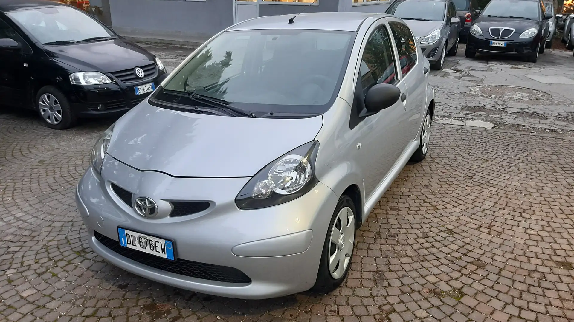 Toyota Aygo 5p 1.0 Km. 60000 Gris - 1