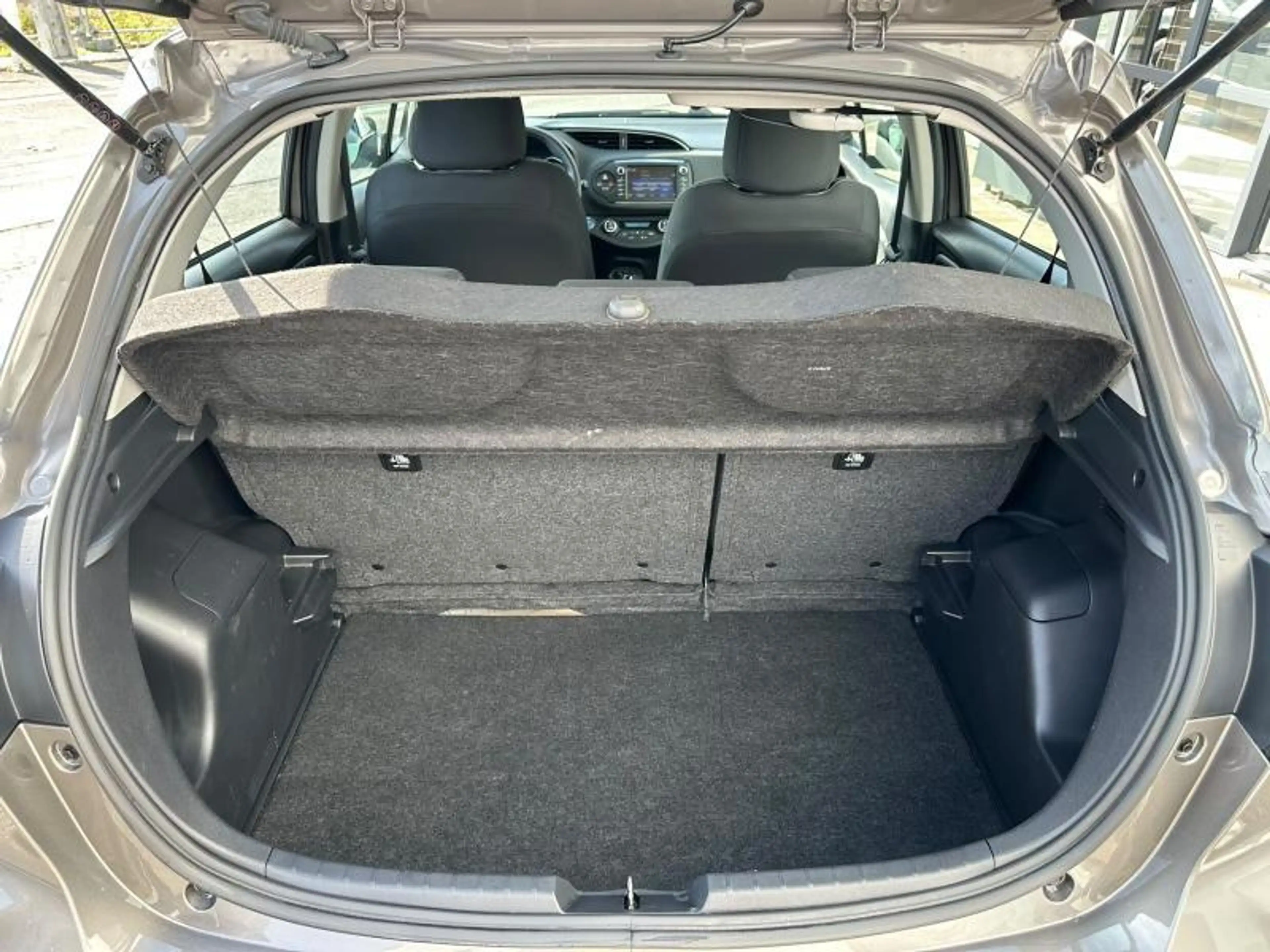 Toyota Yaris Comfort & Pack Y-CONIC — photo 8
