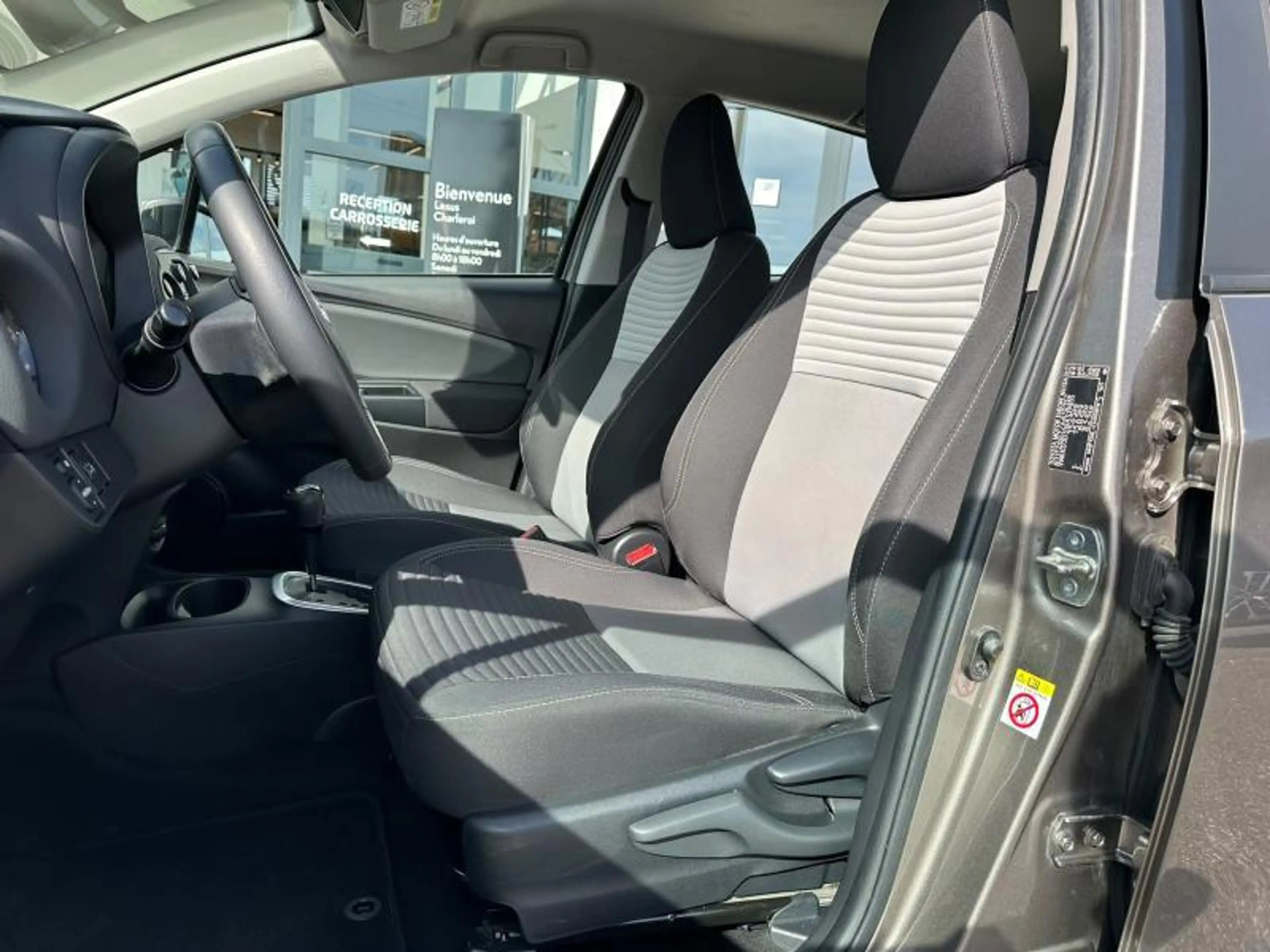 Toyota Yaris Comfort & Pack Y-CONIC — photo 11