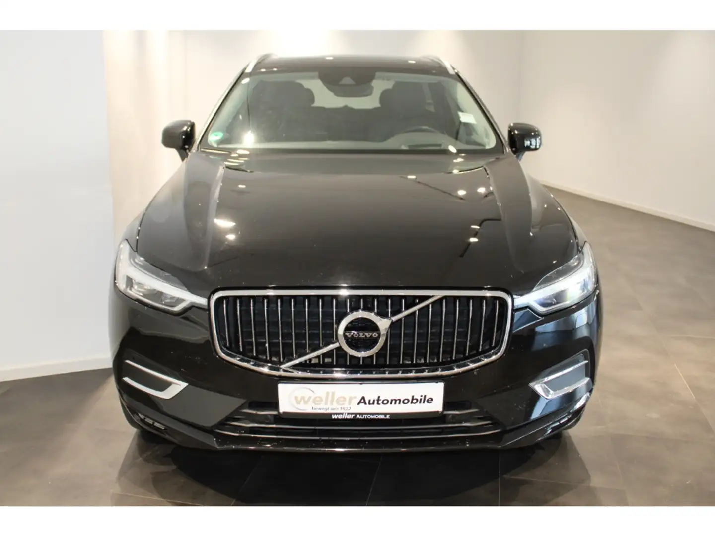 Volvo XC60 B5 D Inscription AWD AHK Standheizung Pano Head-Up Schwarz - 2