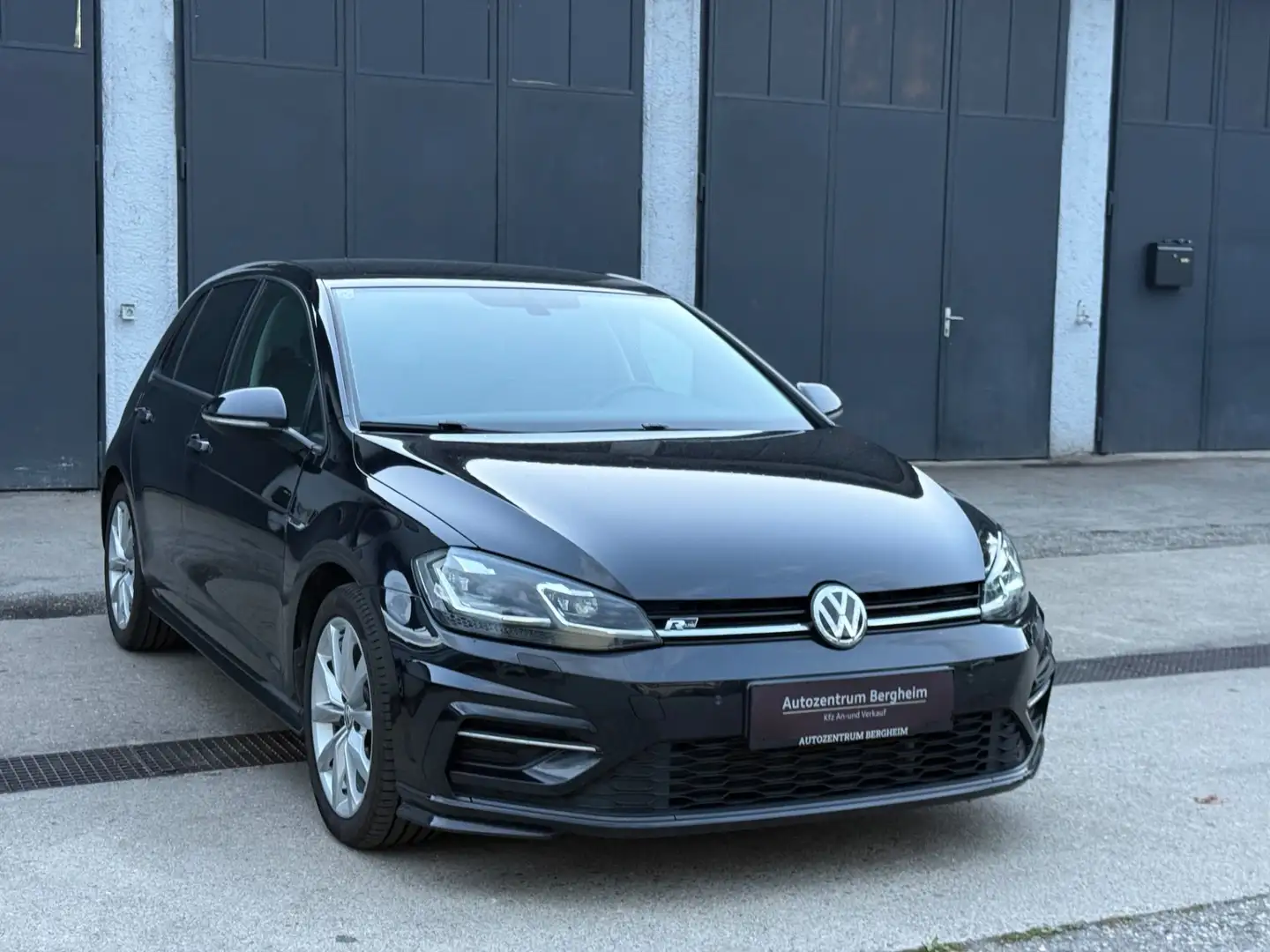 Volkswagen Golf 2.0TDI R-Line / Dynaudio/ Rückfahrkamera Schwarz - 1