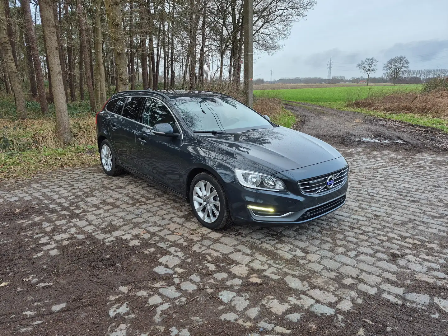 Volvo V60 1.6 D2 Summum Grijs - 1