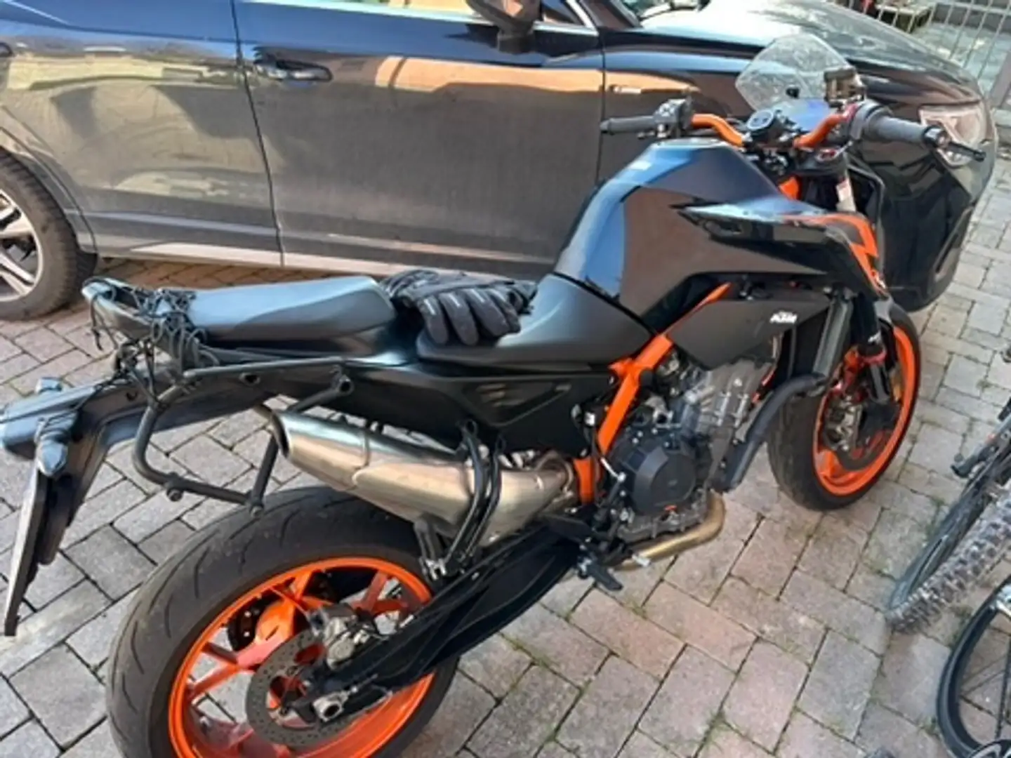 KTM 890 Duke R Fekete - 2