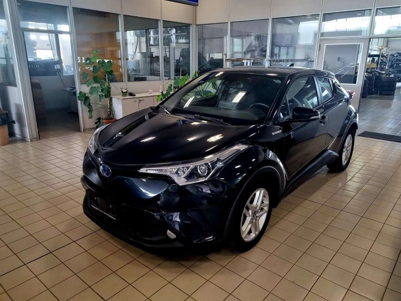 Toyota C-HR 1.8 Hybrid E-CVT GPL FULL-BLACK