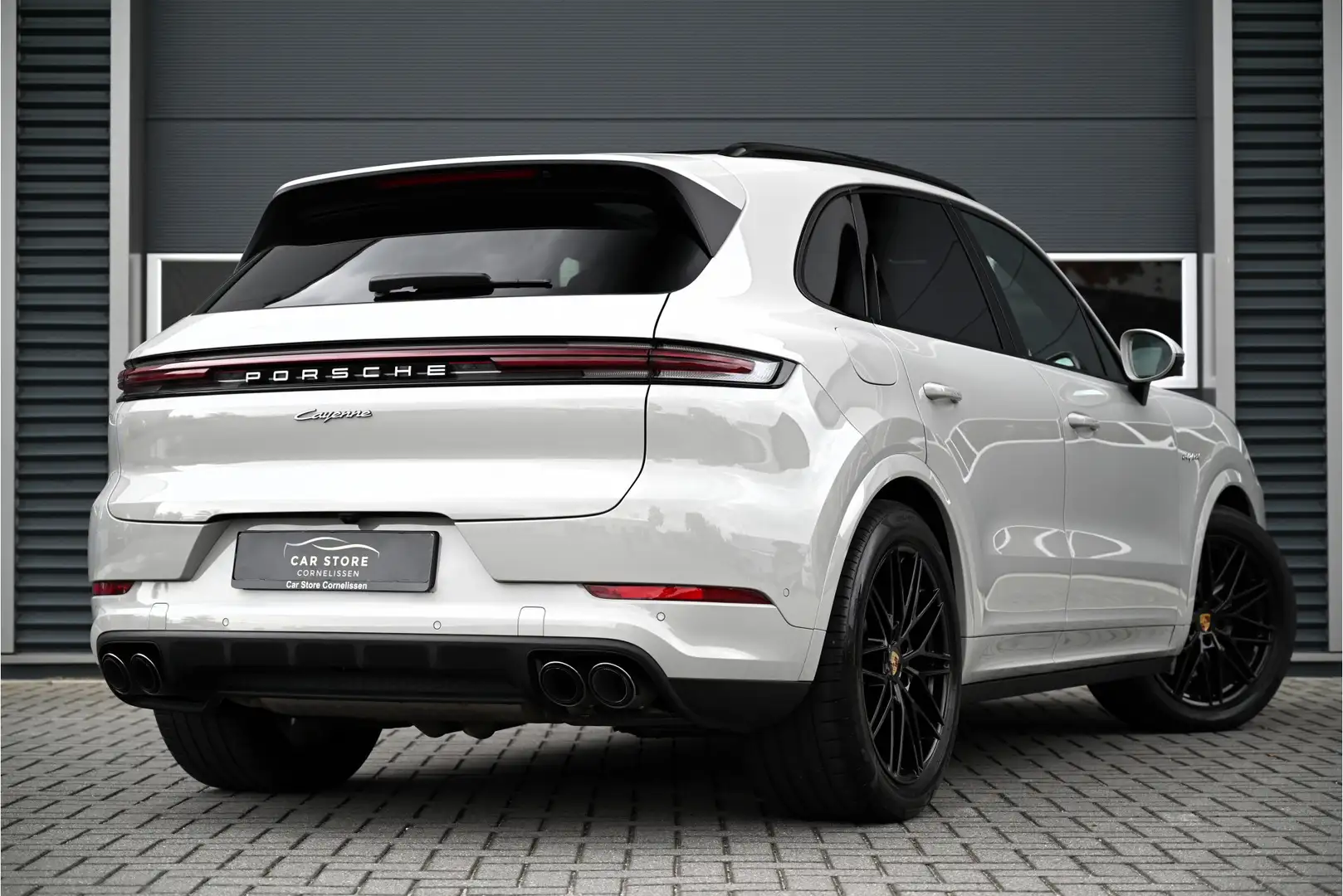 Porsche Cayenne 3.0 E-Hybrid / SPORT DESIGN / PANO / PASSENGER DIS Grijs - 2