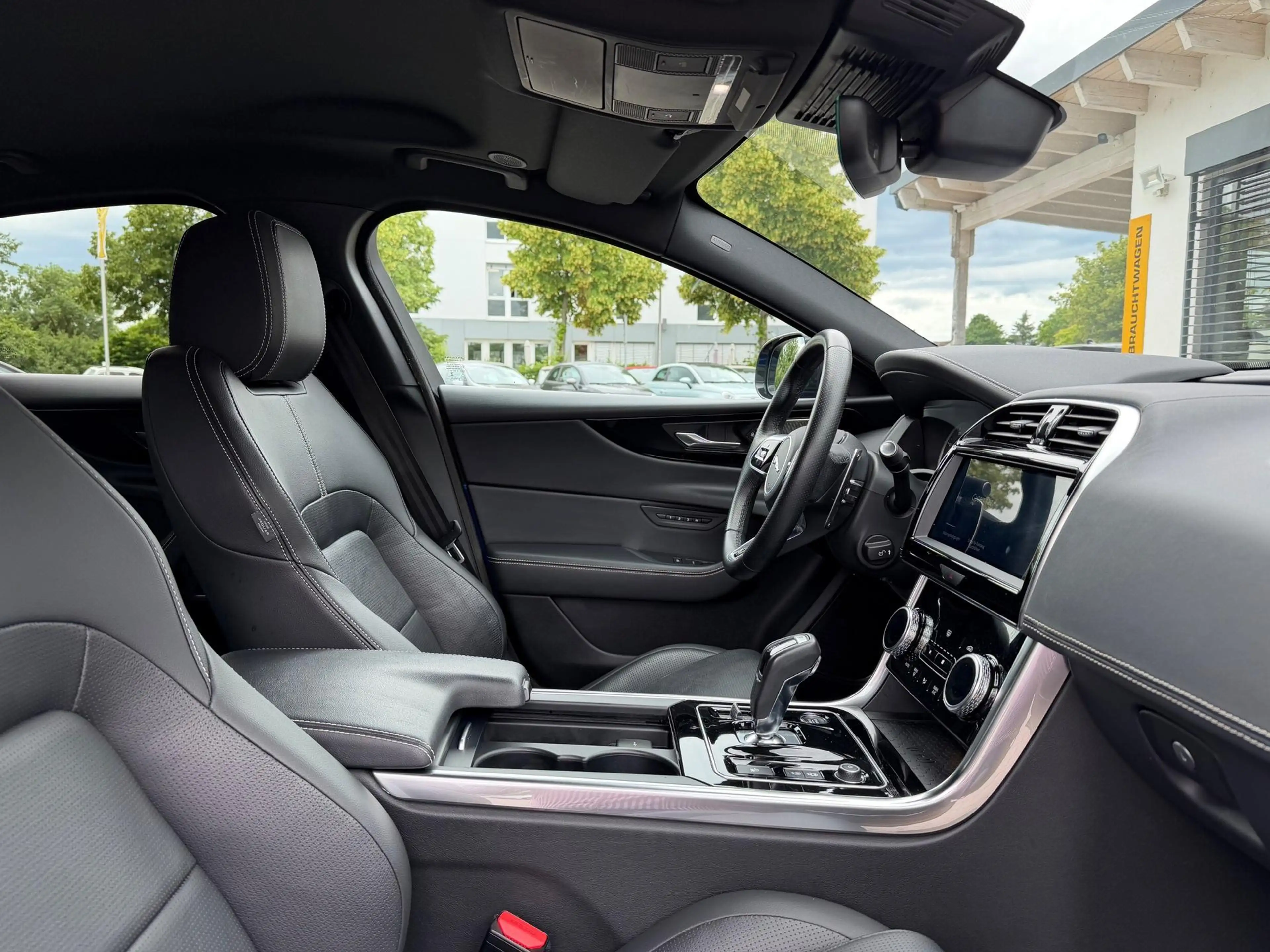 Jaguar XE D200 R-Dynamic Black Mild-Hybrid S/S 150 kW (20... — photo 12