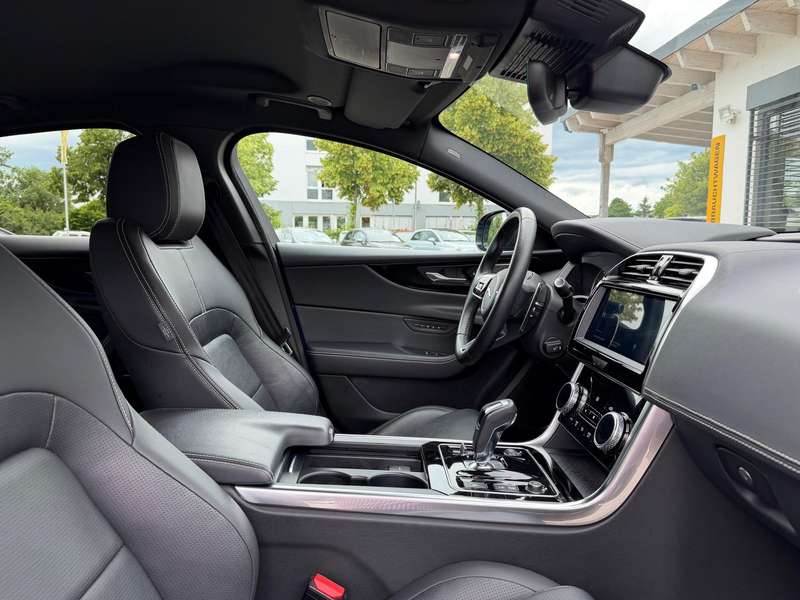 Jaguar XE D200 R-Dynamic Black Mild-Hybrid S/S 150 kW (20... — photo 12