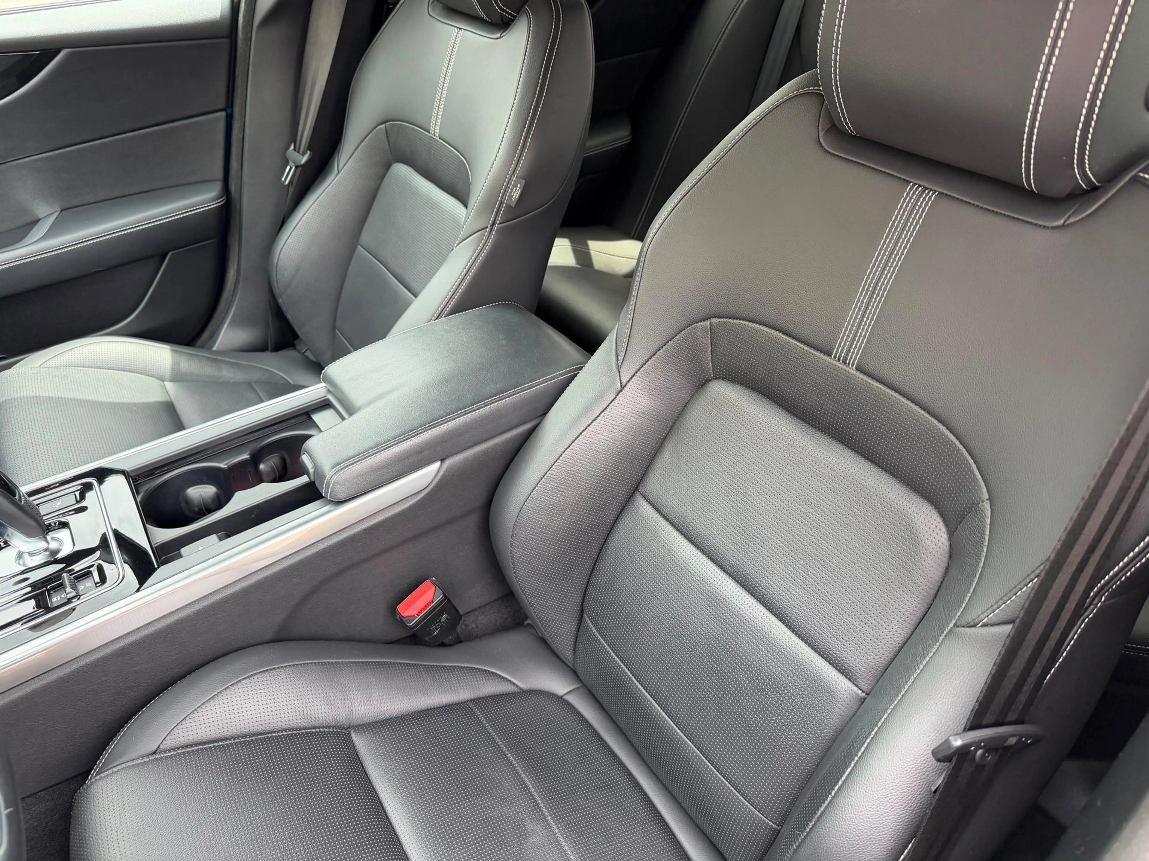 Jaguar XE D200 R-Dynamic Black Mild-Hybrid S/S 150 kW (20... — photo 9