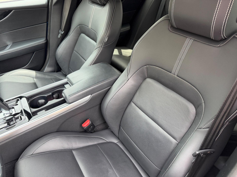 Jaguar XE D200 R-Dynamic Black Mild-Hybrid S/S 150 kW (20... — photo 9