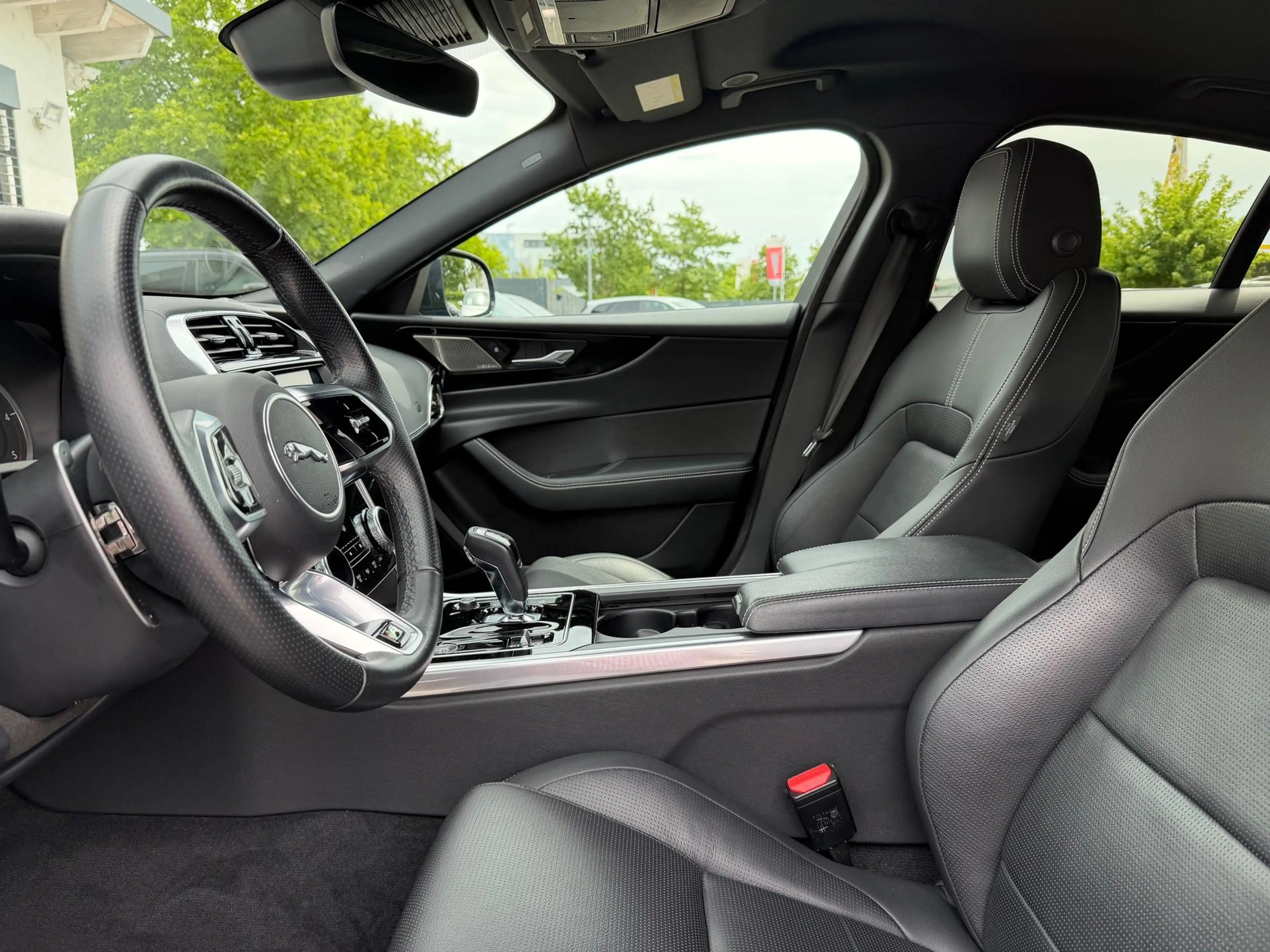 Jaguar XE D200 R-Dynamic Black Mild-Hybrid S/S 150 kW (20... — photo 5