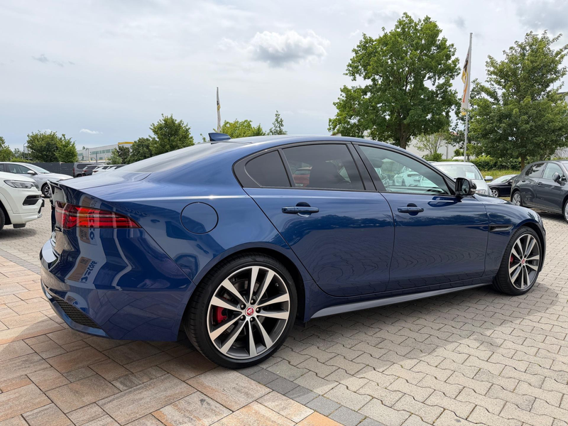 Jaguar XE D200 R-Dynamic Black Mild-Hybrid S/S 150 kW (20... — photo 3
