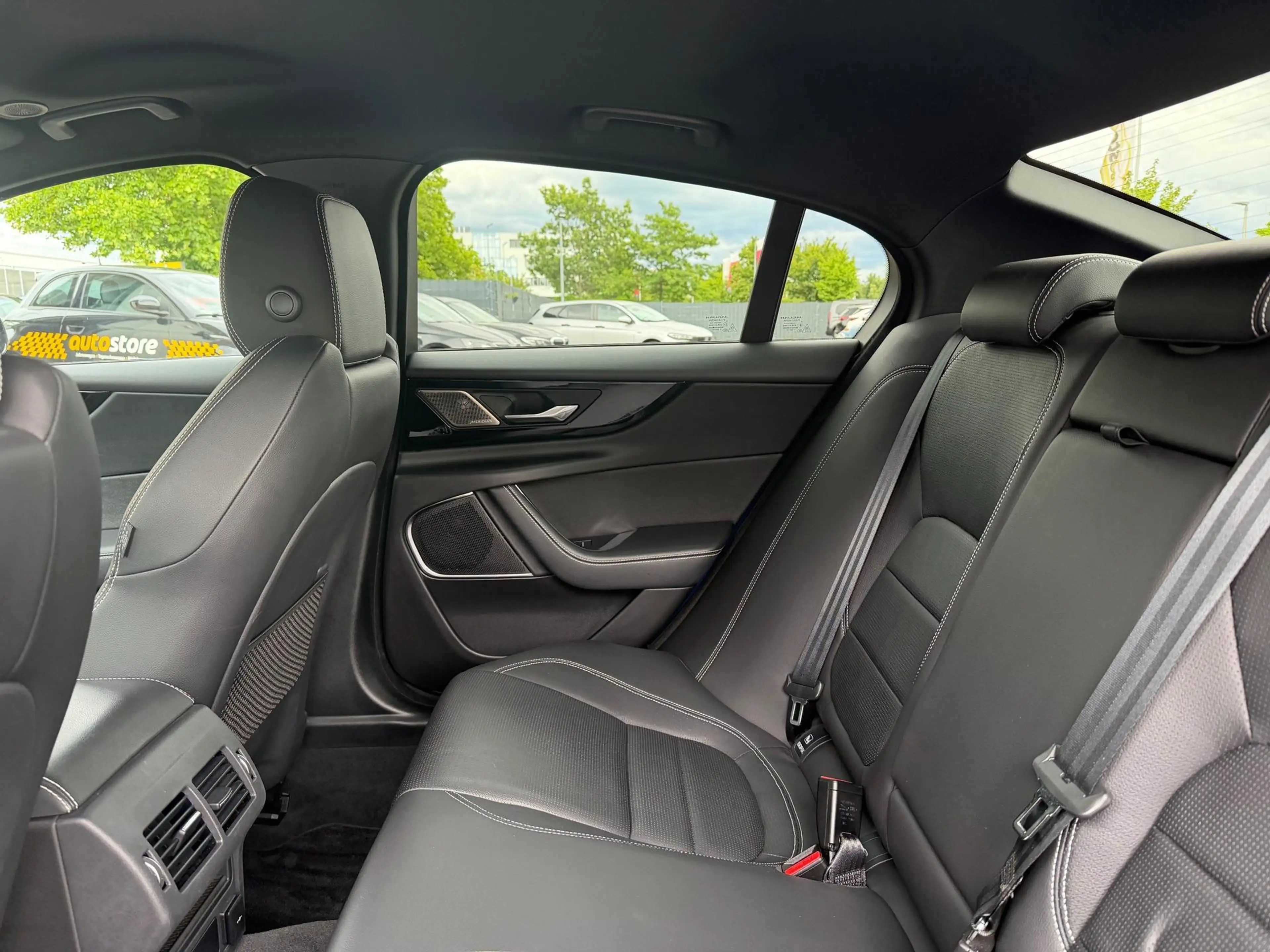 Jaguar XE D200 R-Dynamic Black Mild-Hybrid S/S 150 kW (20... — photo 10
