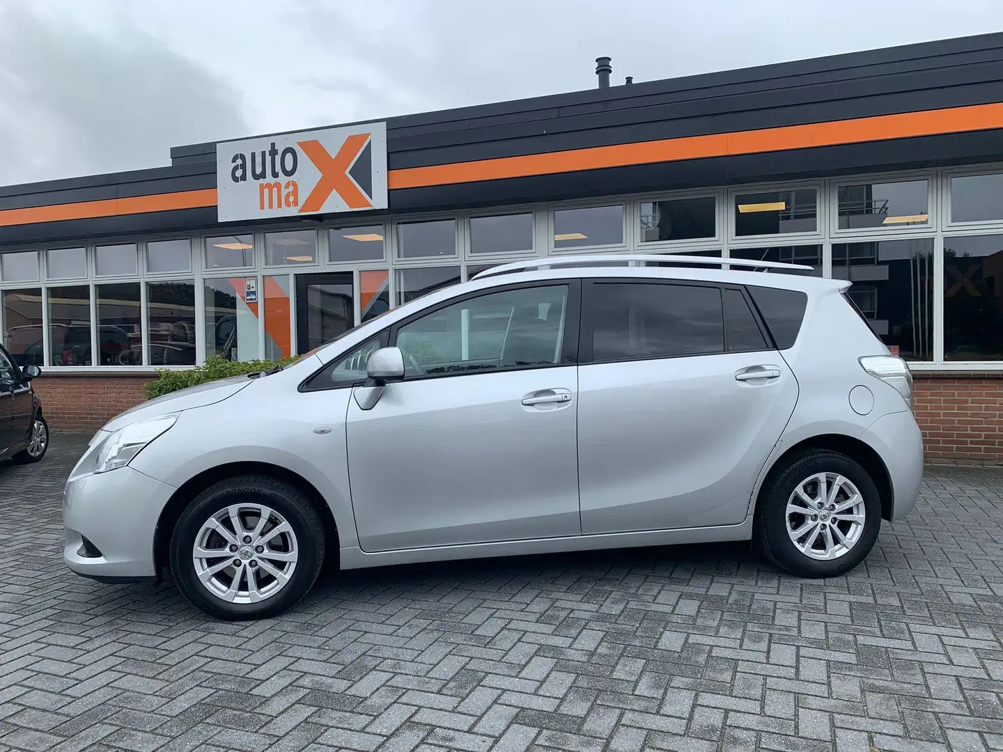 Toyota Verso 1.6 VVT-i Business |Dealer Onderhouden|Camera & Na Grau - 2
