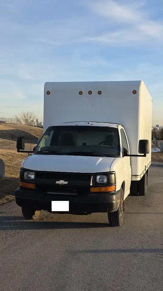 GMC Savana снимка GMC Savana