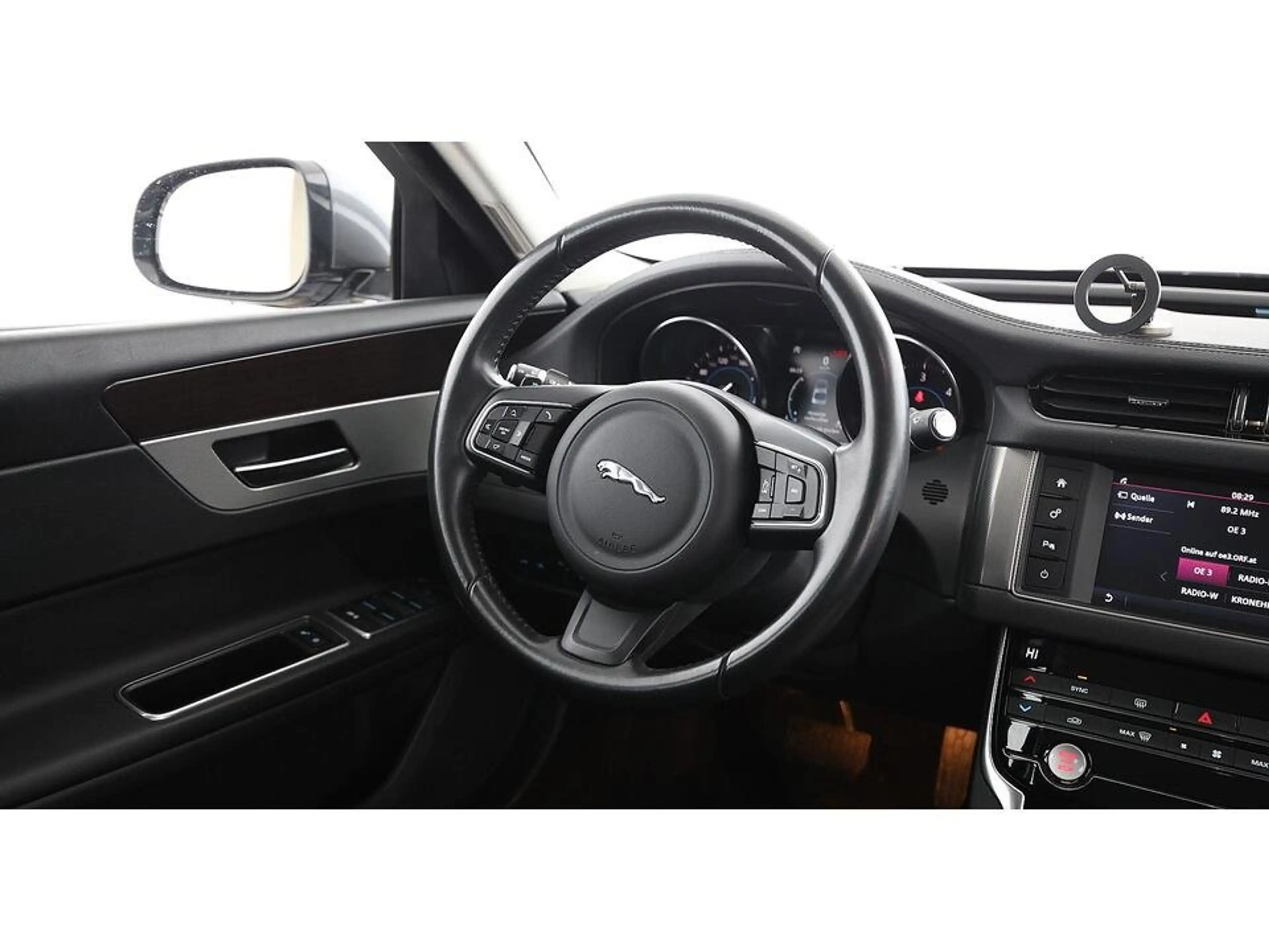 Jaguar XF 20d Pure Aut XENON ASSIST TEMPOMAT — photo 12