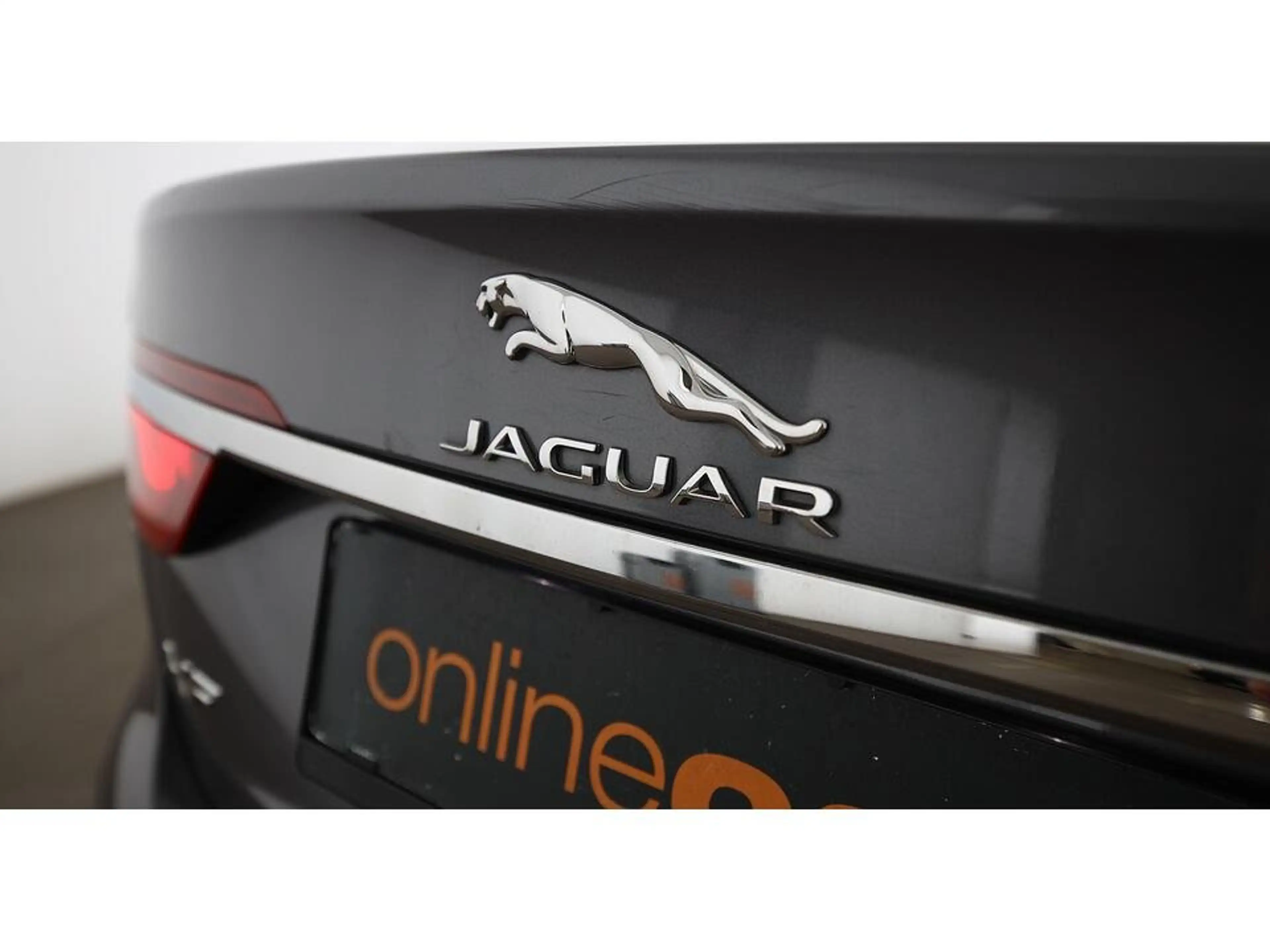 Jaguar XF 20d Pure Aut XENON ASSIST TEMPOMAT — photo 8