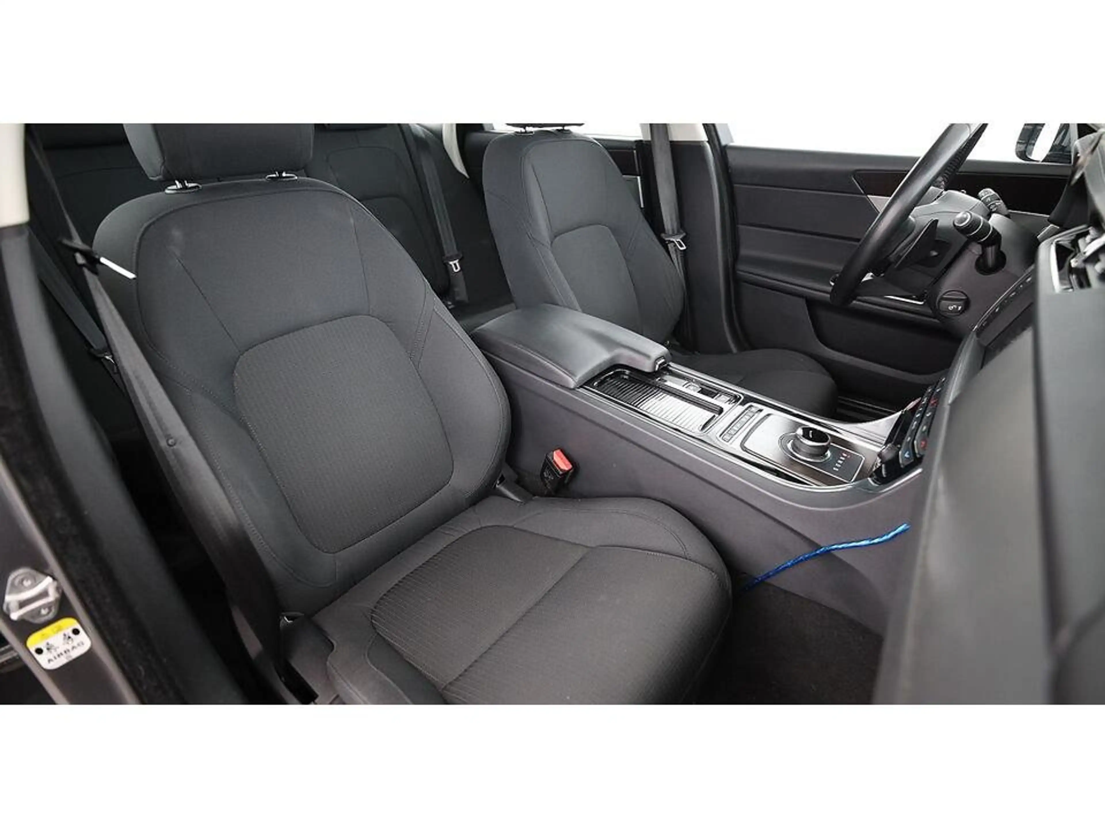 Jaguar XF 20d Pure Aut XENON ASSIST TEMPOMAT — photo 14