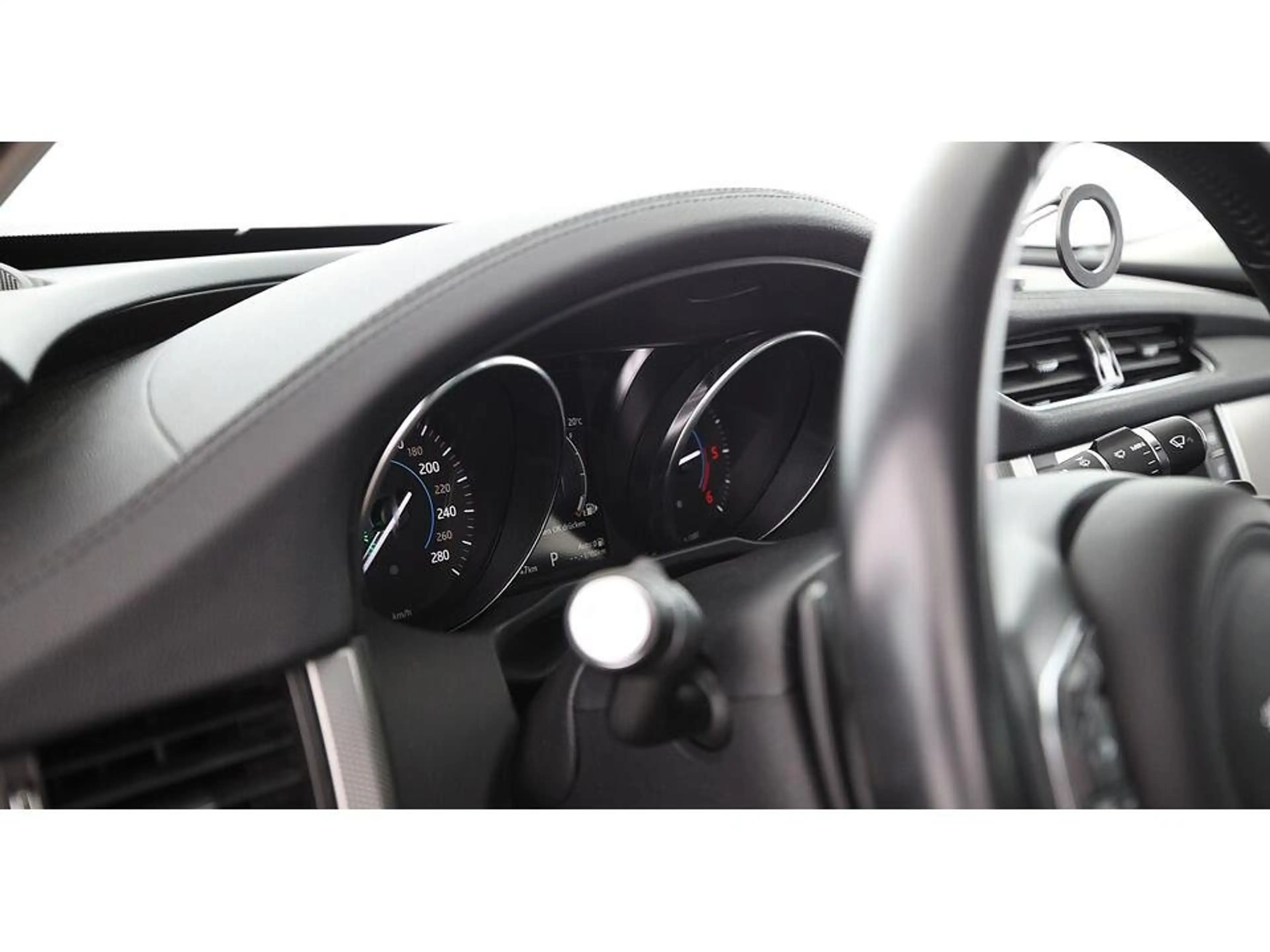 Jaguar XF 20d Pure Aut XENON ASSIST TEMPOMAT — photo 15