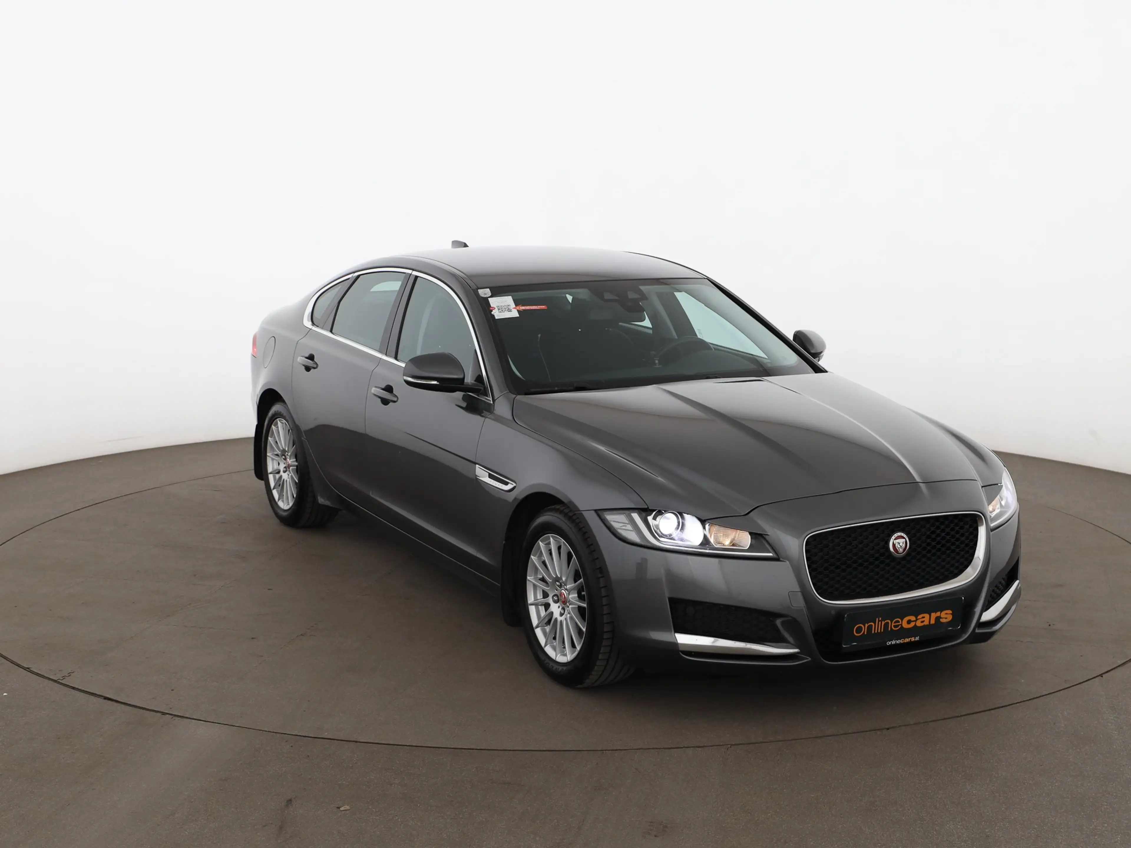 Jaguar XF 20d Pure Aut XENON ASSIST TEMPOMAT — photo 5