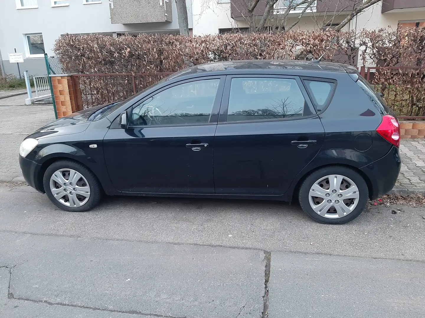 Kia Ceed / cee'd Ceed 1.4 CVVT LX Schwarz - 1