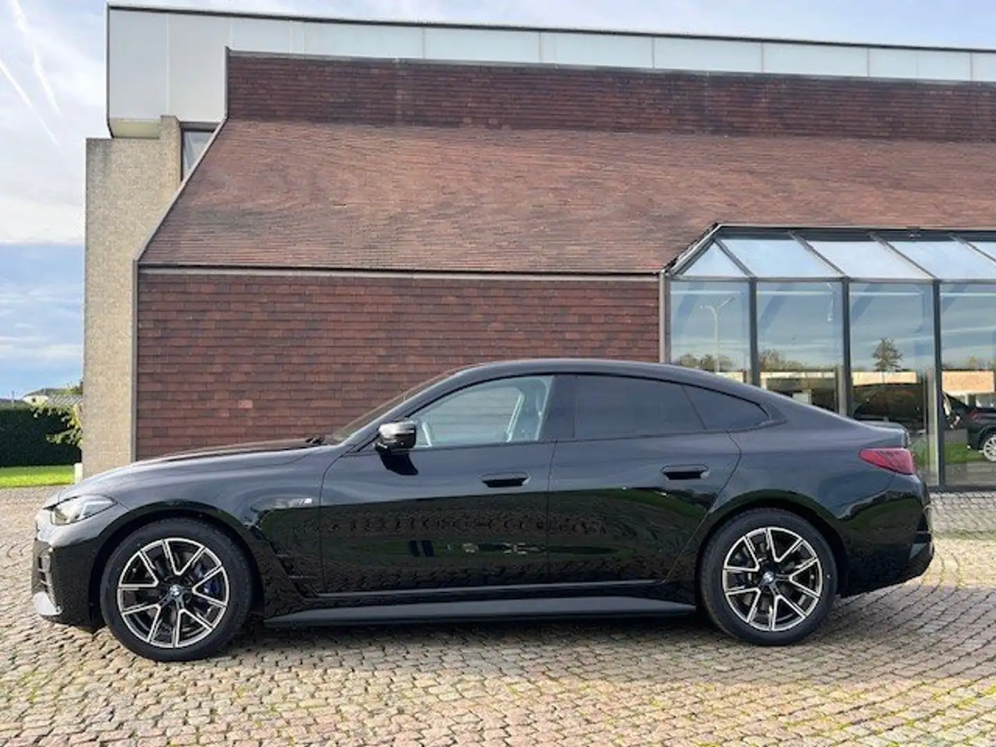 BMW i4 xDrive40 M SPORTPAKKET / TREKHAAK Zwart - 2