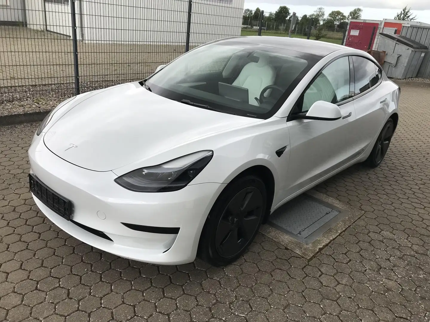 Tesla Model 3 RWD 60 kwH 208 kW (283 PS), Automatik, Heckantrieb Weiß - 1