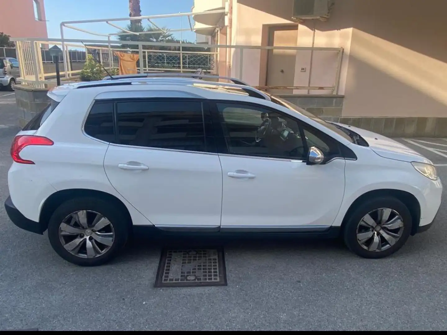 Peugeot 2008 2008 1.6 e-hdi 8v Active s Weiß - 1