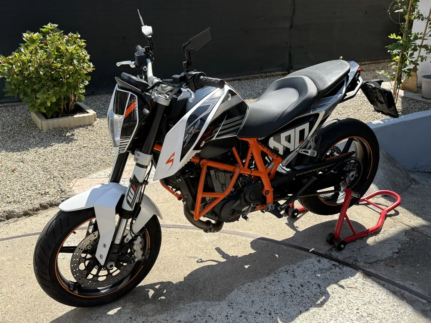 KTM 690 Duke white depotenziata a libretto - 1