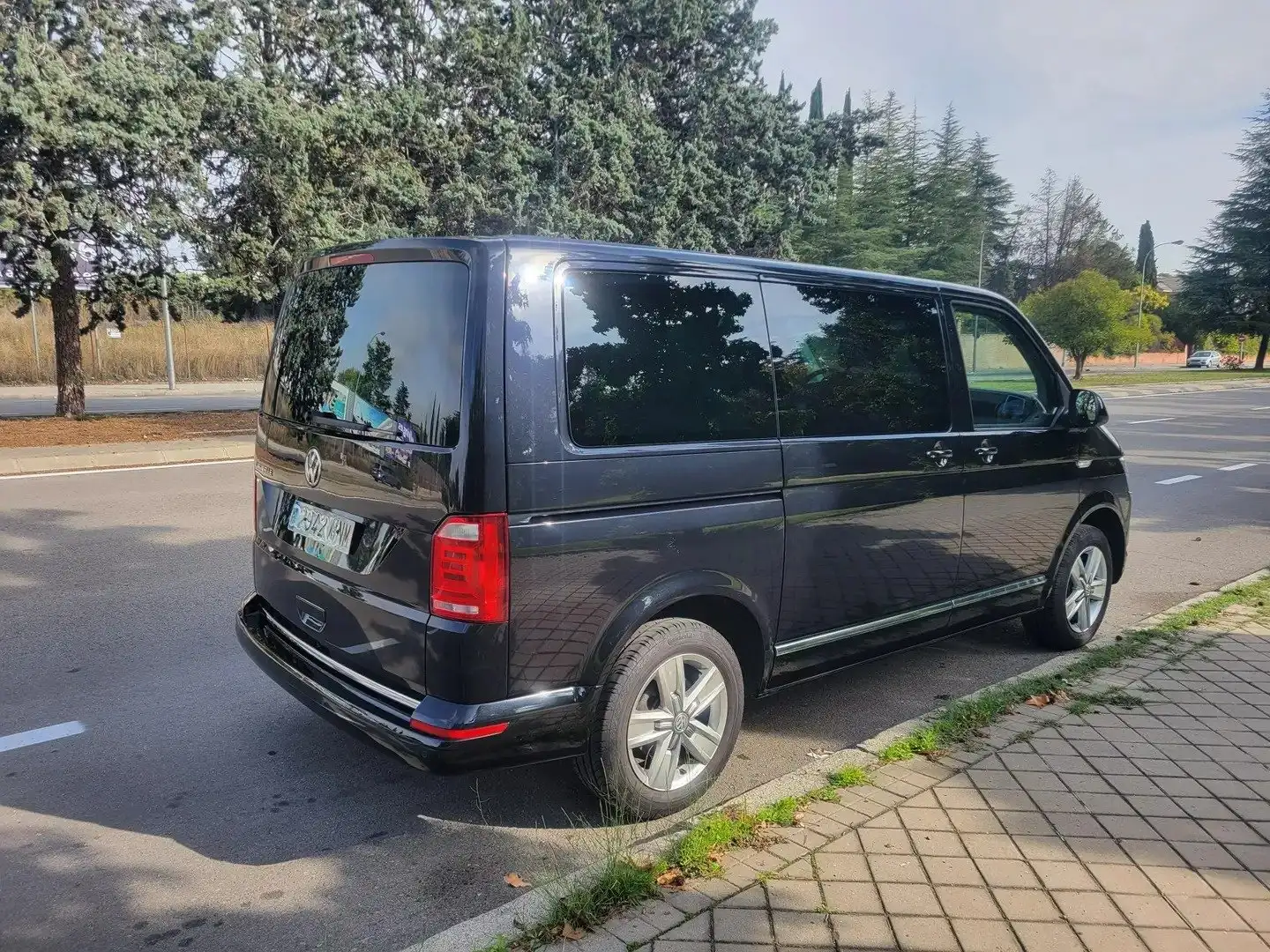 Volkswagen T6 Caravelle Caravelle 2.0TDI BMT 150CV AUTO - 2