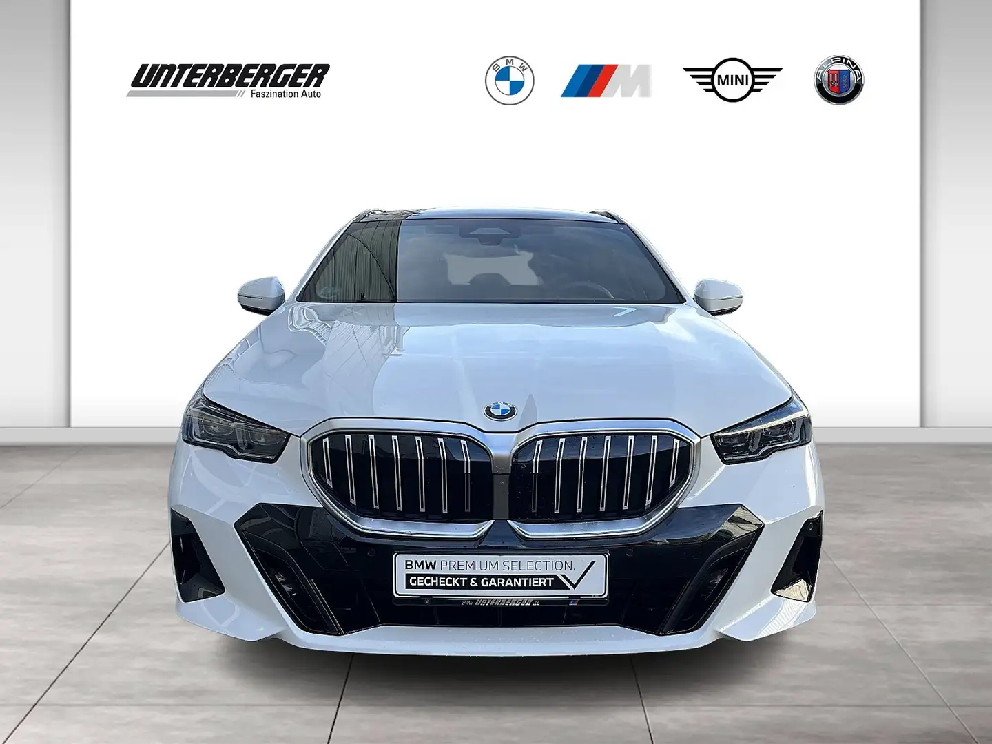 BMW 520 d xDrive Touring M Sport AHK Pano DA+ Pa+ LED Adap Weiß - 2