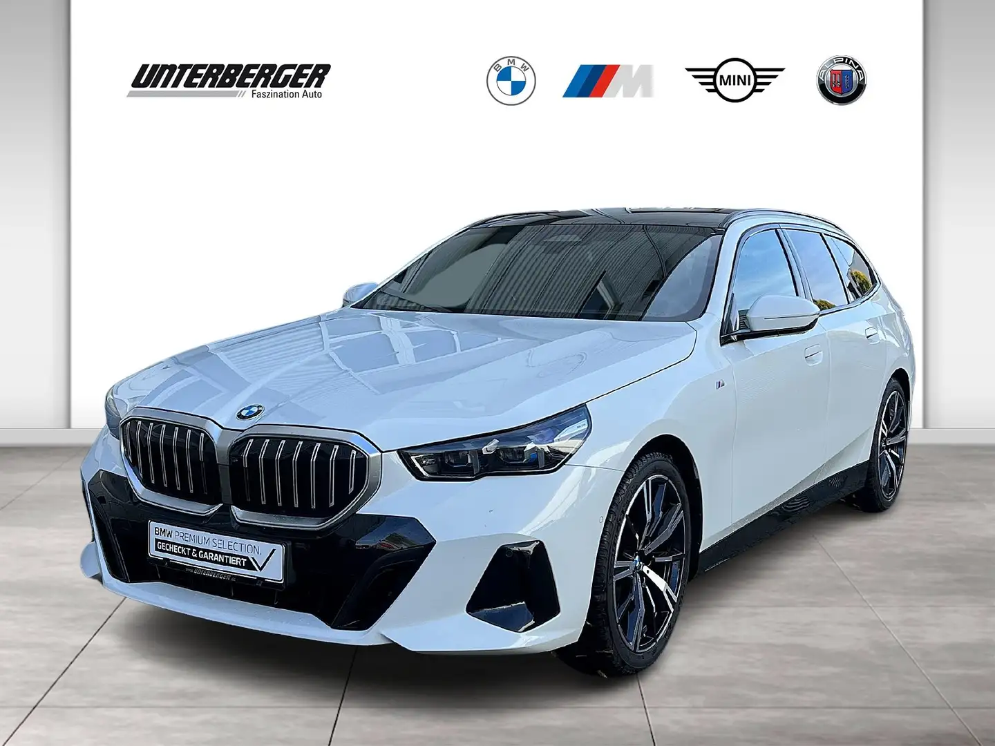 BMW 520 d xDrive Touring M Sport AHK Pano DA+ Pa+ LED Adap Weiß - 1