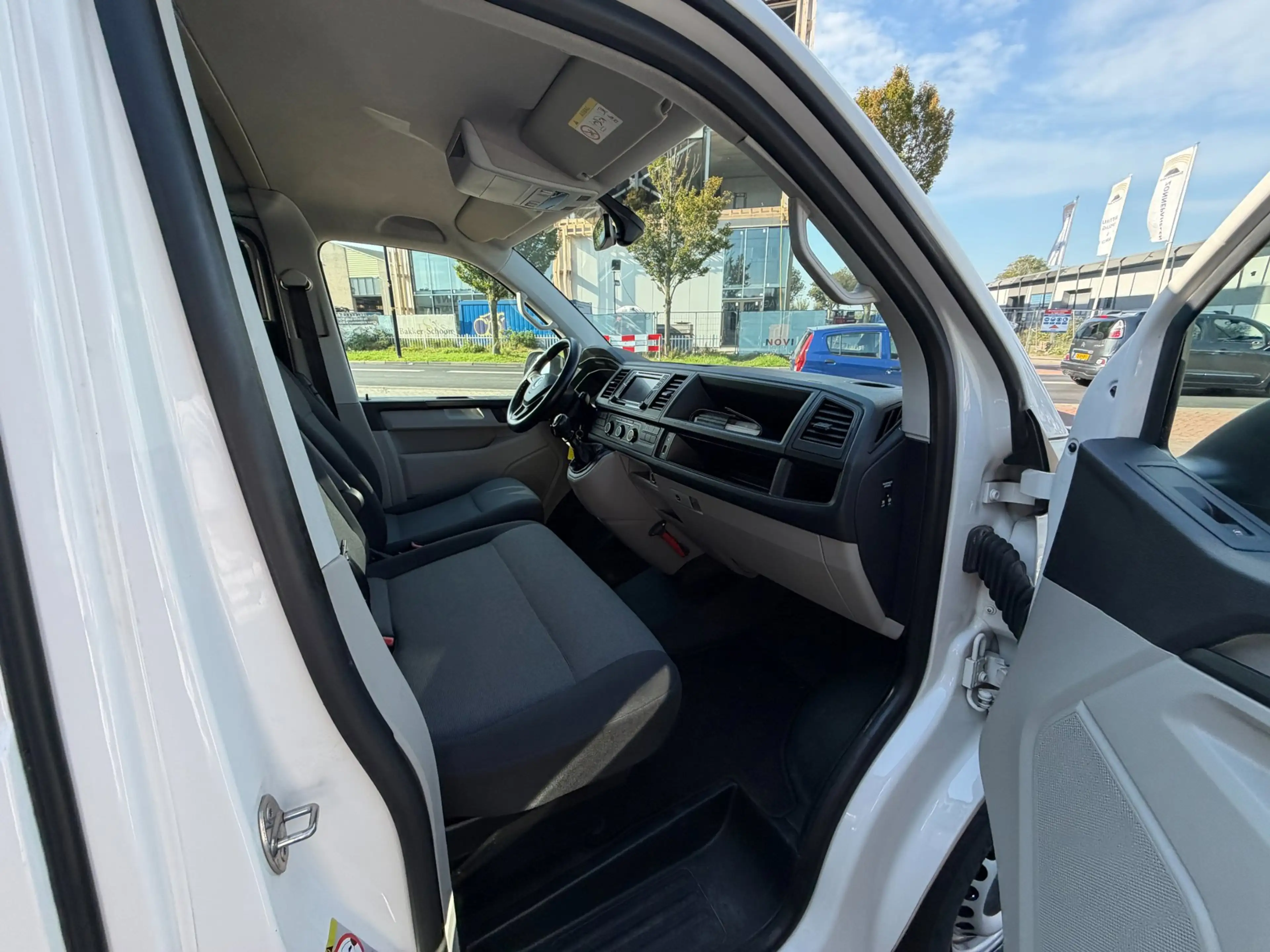 Volkswagen Transporter 2.0 TDI L1H2 Highline AIrco|Cruise|Carplay — photo 11