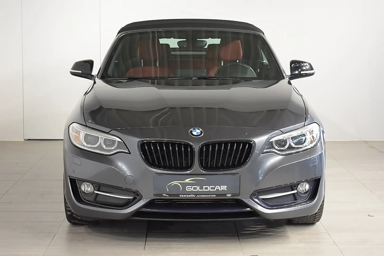 BMW 220 i Cabrio Sport Line Aut. Grau - 2